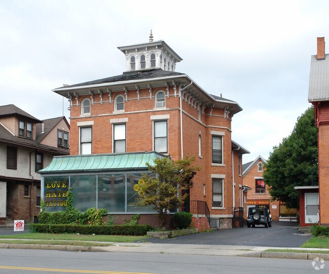 Building Photo - 217 Alexander St