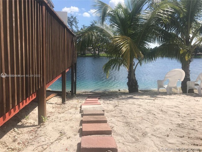 Foto del edificio - 6510 Miami Lakes Dr