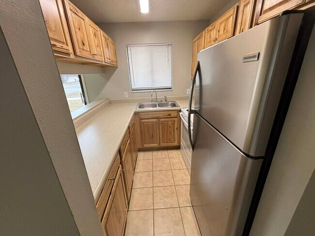 Foto del edificio - 3858 NW Huntsboro St