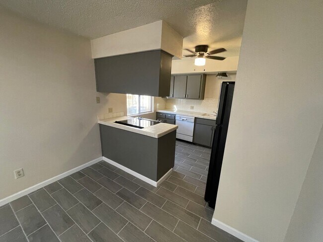 Foto del edificio - 2490 W Yowell Ct