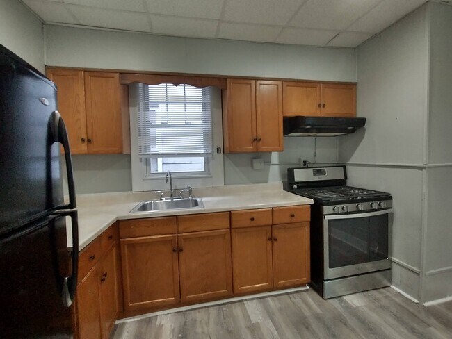 Building Photo - 167 Wilkinson Ave