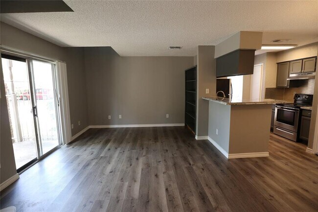 Building Photo - 1515 Sandy Springs Rd