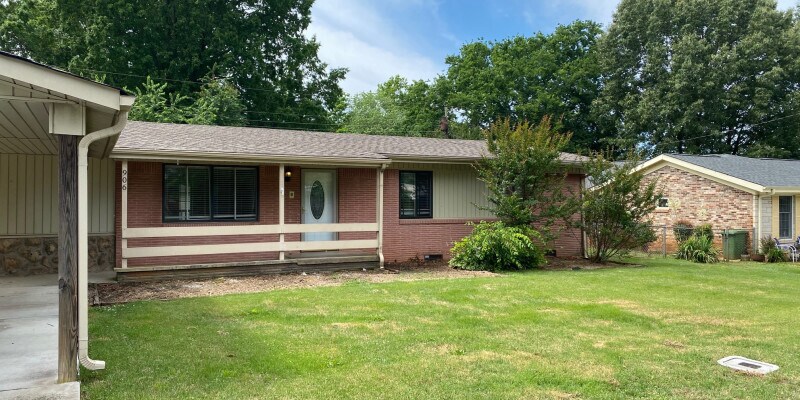 Primary Photo - 906 Davison Ave