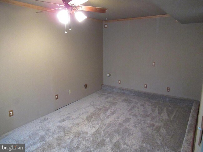 Building Photo - 1111 School House Ln
