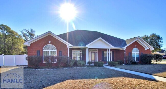 Building Photo - 1000 White Oak Cir