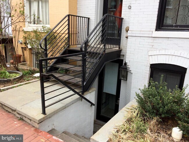 Foto del edificio - 2298 Champlain St NW