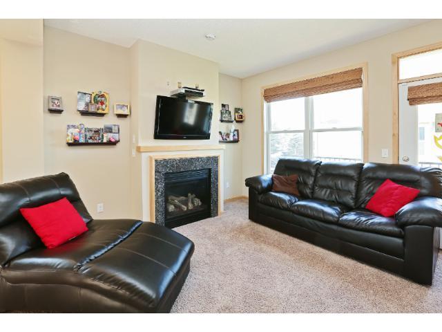 Building Photo - Beautiful, Well-maintained 3 Bed/2.5 Bath ...