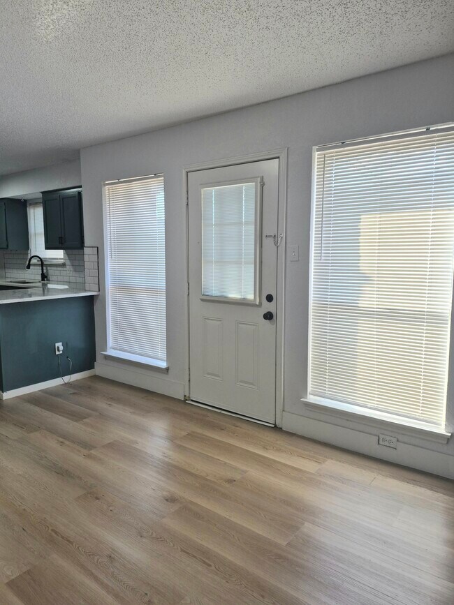 Foto del edificio - 5124 Trail Dust Ln