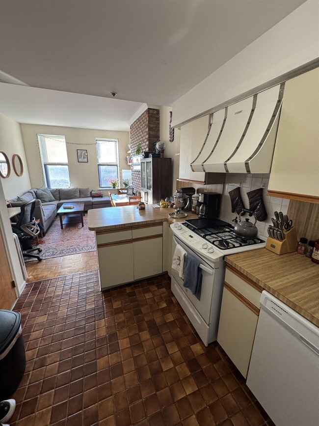 Building Photo - 729 Washington St