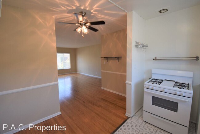Building Photo - 1 br, 1 bath Apartment - 823-25 S Orange G...
