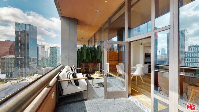 Building Photo - 1100 Wilshire Blvd