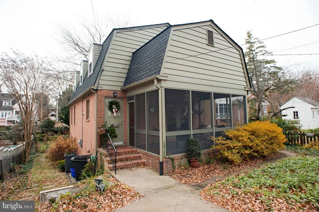 Primary Photo - 1/2-2 S Acton Pl