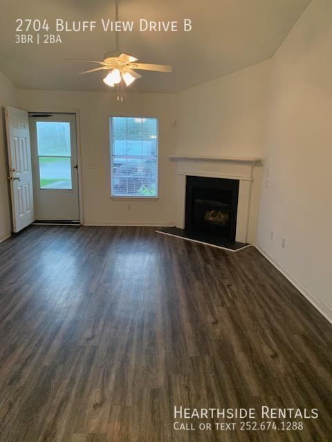 Building Photo - 2704 Bluff View Dr