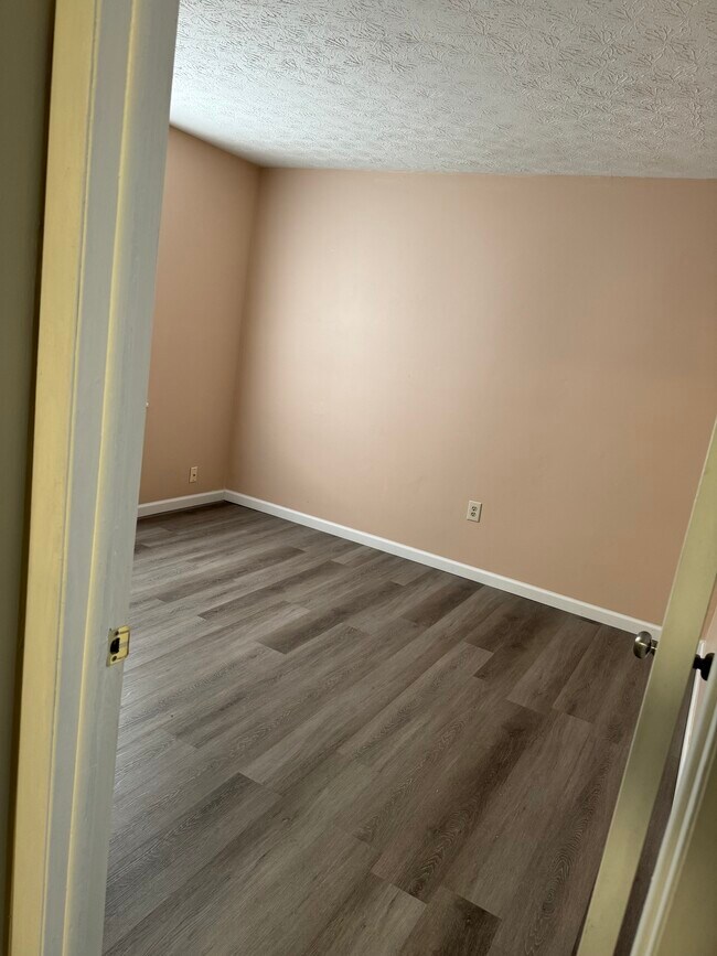Foto del edificio - 5611 Chatford Dr