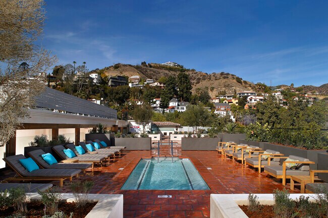 Building Photo - The HW by CLG