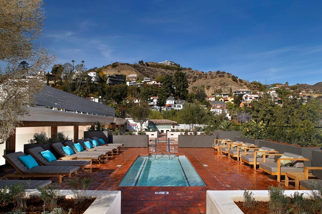 Building Photo - The HW by CLG