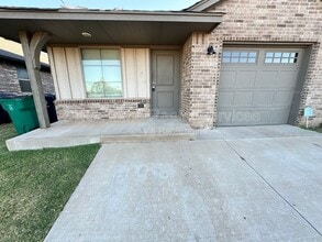 Building Photo - 415 Summit Ridge Dr