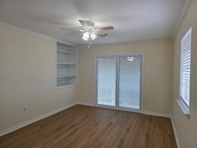 Foto del edificio - 57400 Oak Ave