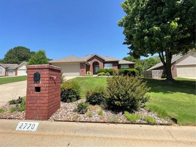 Foto del edificio - 2770 N Ashbrook Dr