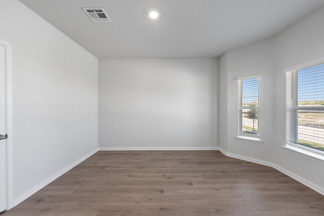 Building Photo - 1000 Camelia Grv Ct