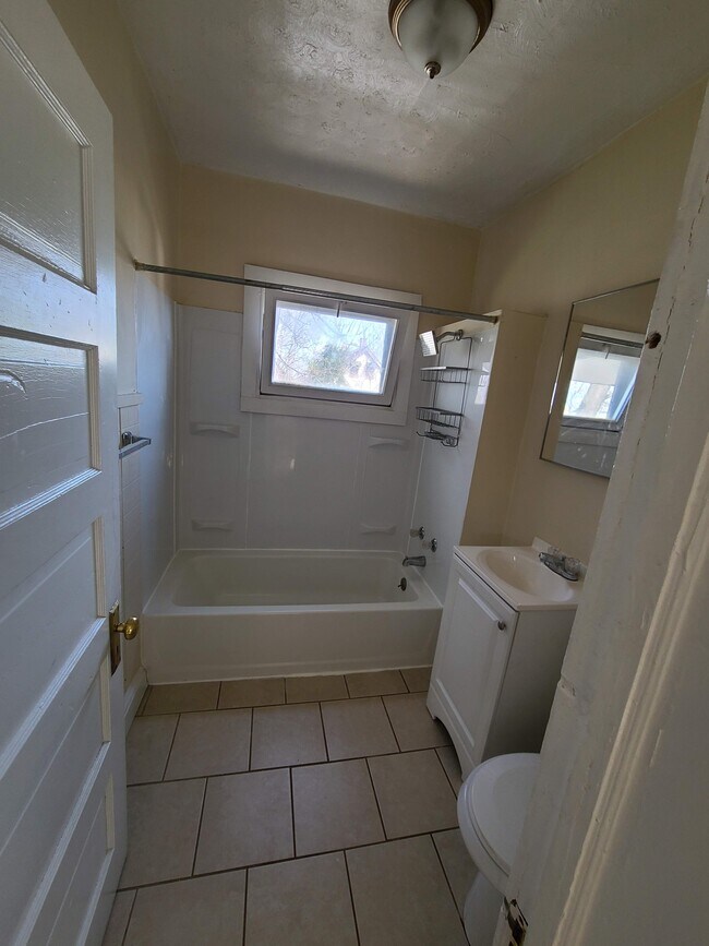 Full Bath - 3633 W 46th St