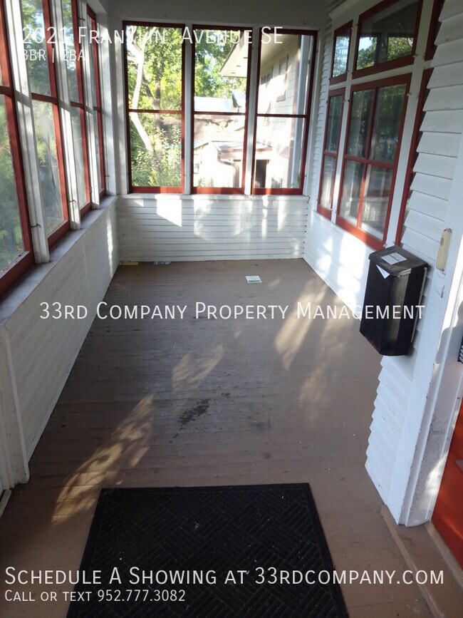 Building Photo - Charming South Minneapolis Home!