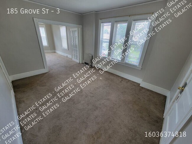 Building Photo - East Side Gigantic 4 bedroom 1 bath apartment