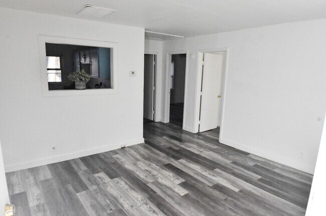 Building Photo - 2120 Kennesaw Dr