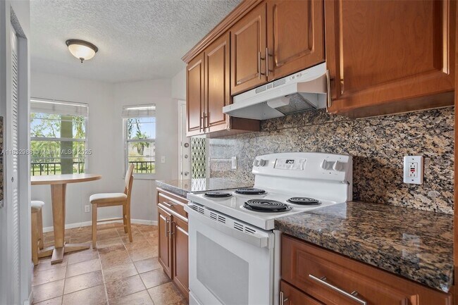 Foto del edificio - 12900 SW 13th St