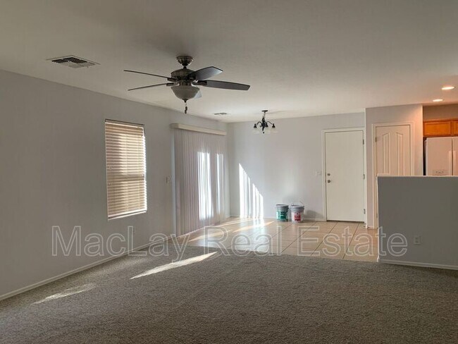 Foto del edificio - 5809 E Hampton Ave