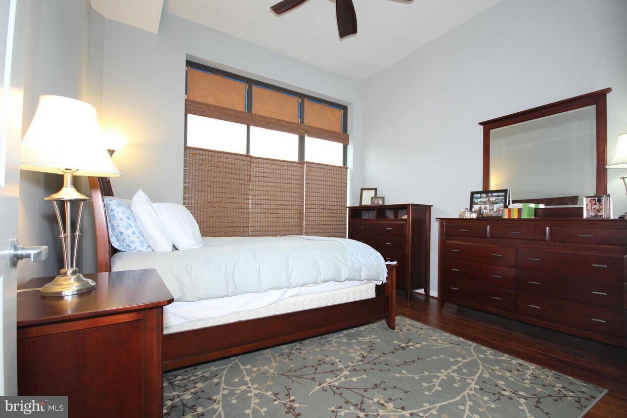 Foto principal - 2720 S Arlington Mill Dr