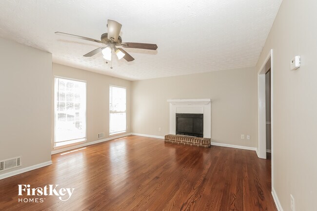 Foto del edificio - 3843 Holland Dr