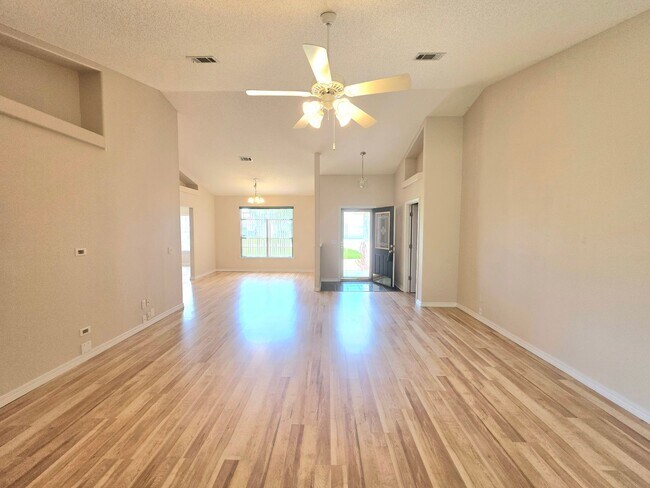 Foto del edificio - 3 Bedroom Home Near NAS Pensacola
