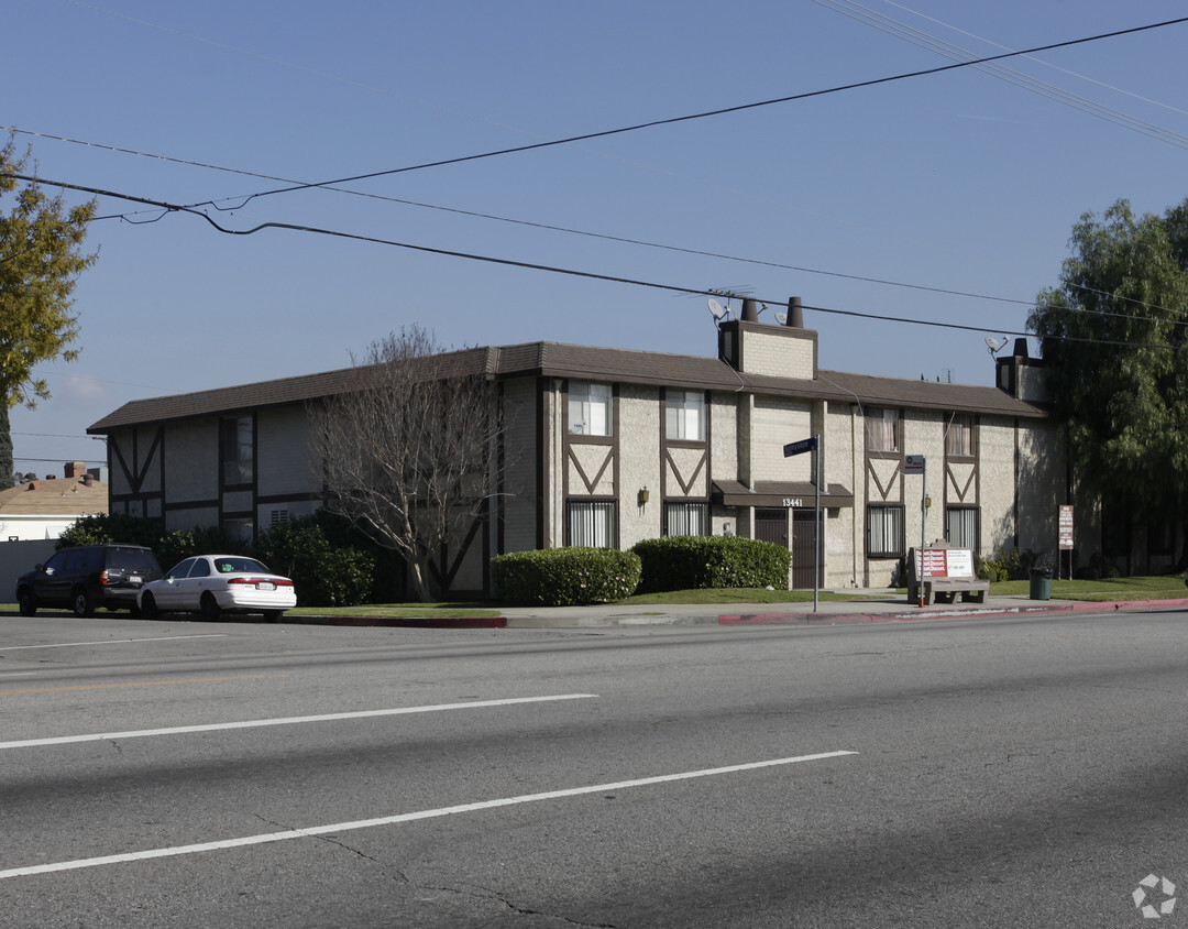 Primary Photo - 13441 Victory Blvd