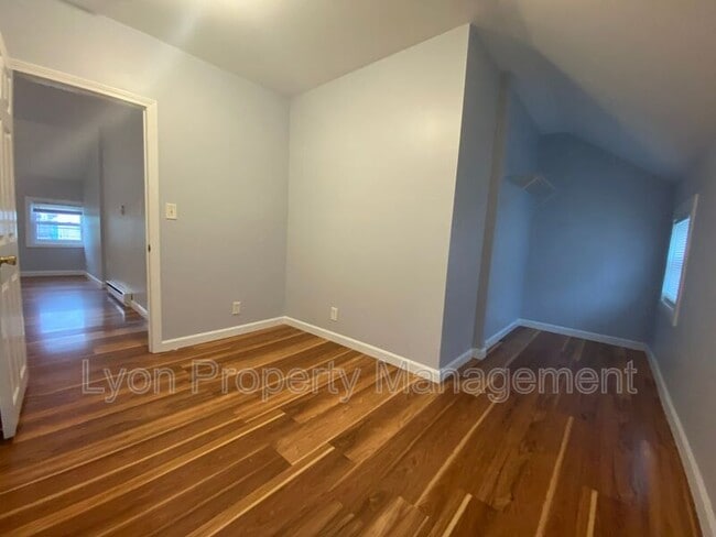 Building Photo - 129 Melville St