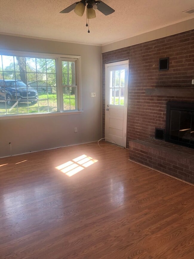Building Photo - Lovely Brick Ranch Home in Monroe