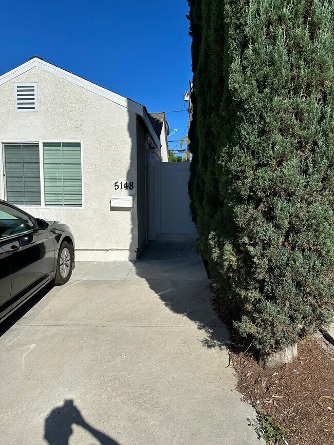 Foto del edificio - 5148 Chimineas Ave