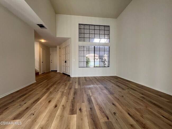 Building Photo - Beautifully maintained home in the desirable Camarillo Springs