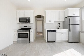 Building Photo - 265 N 17th St