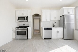 Building Photo - 265 N 17th St