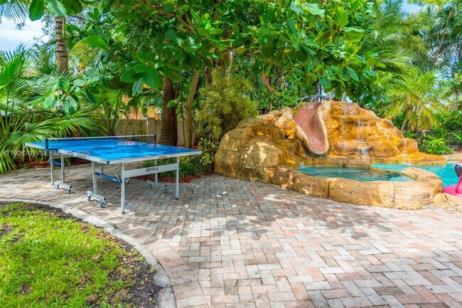 Foto del edificio - 1051 NE 89th St