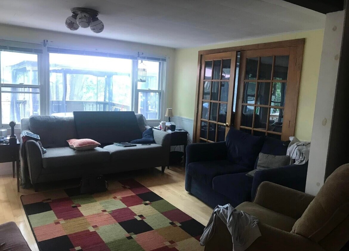Sala de estar - 11 Sunrise Ave