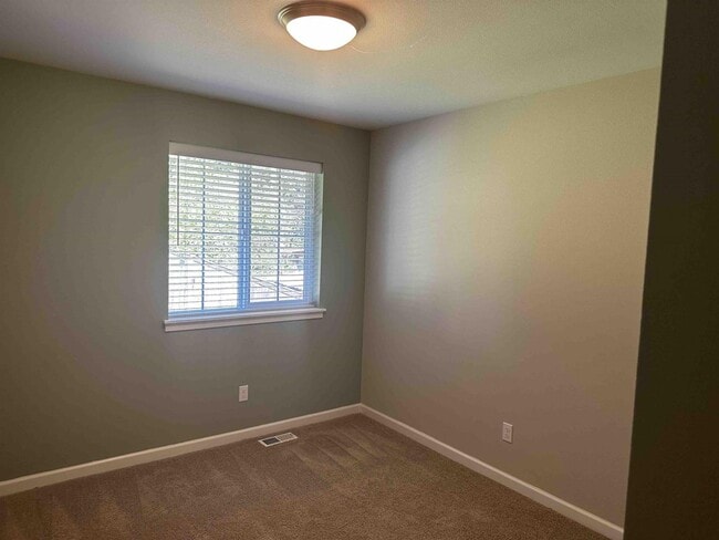 Building Photo - ***MOVE IN SPECIAL!!!*** Charming 3 Bedroo...