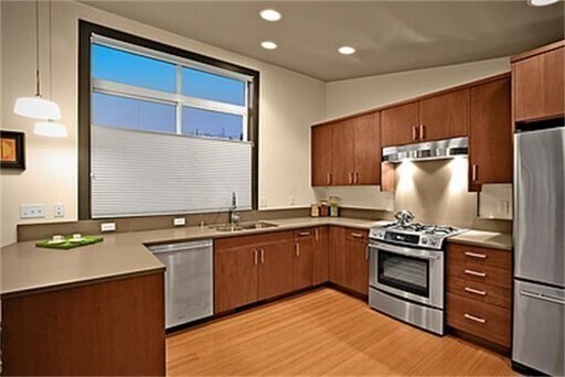 Foto del edificio - Stunning 2 Bed, 2 Bath Townhouse with Brea...