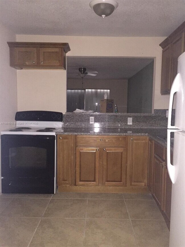 Foto del edificio - $2,000 15201 NE 6 av #c106