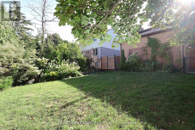 Building Photo - 354 Bexhill Rd