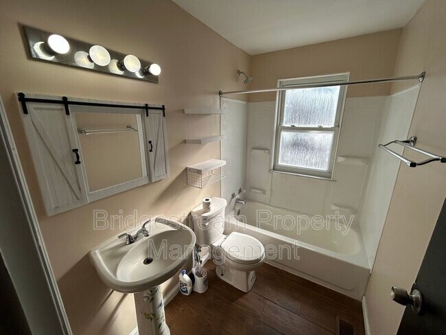 Foto del edificio - 1901 Hazel Ave