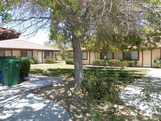 Building Photo - 720 N Florence St