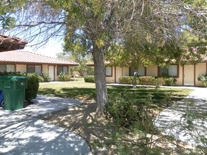 Building Photo - 720 N Florence St