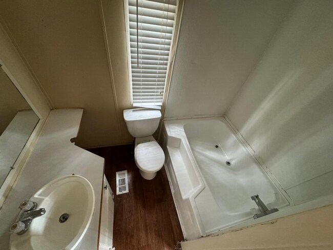 Foto del edificio - 4315 Pin Oak Ln
